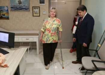 ‘Yürüyemezsin’ denilen Natalya, Türkiye’deki tedaviyle yürüyüşe çıktı