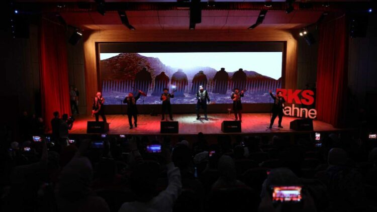Kazak müzik grubu Alatau Serileri, yeni albümünün lansmanını Bağcılar'da yaptı