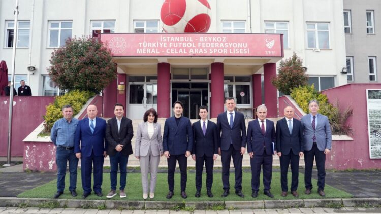 Muhammet Macit, Yusuf Yerkel ve Emrah Bayraktar, TFF Meral-Celal Aras Spor Lisesi'nde incelemelerde bulundu
