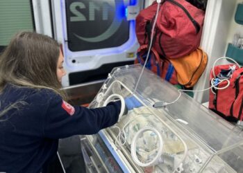 Çanakkale’de 54 günlük bebek, ambulans uçakla Ankara’ya sevk edildi