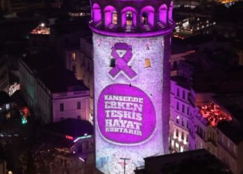 Galata Kulesi farkındalık için mor renge büründü