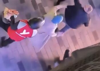 İstiklal Caddesi’ndeki AVM'de tekmeli yumruklu kavga; yeğenini teyzesi kurtardı