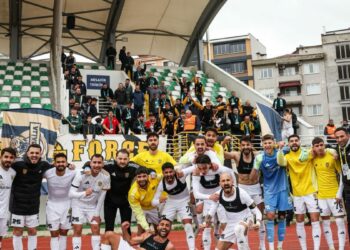 Aliağa FK yarışı bırakmadı