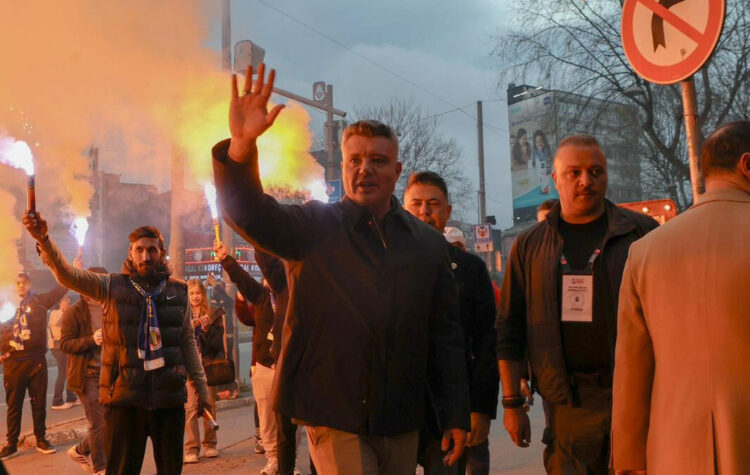 Fenerbahçe Opet şampiyonluğu kutladı
