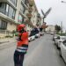 Avcılar'da havalandırma boşluğuna düşen güvercin ve martıyı itfaiye kurtardı