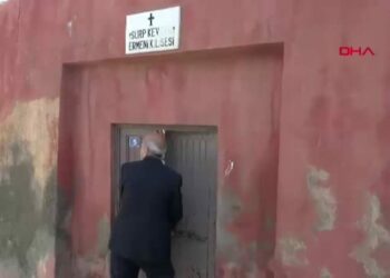 Derik’te 376 yıllık kilisede Paskalya kutlaması