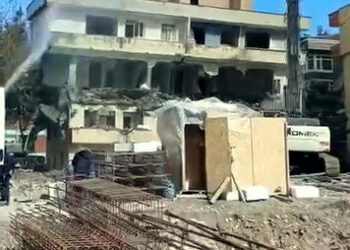 Avcılar’da kentsel dönüşüme giren bina tek darbeyle yıkıldı