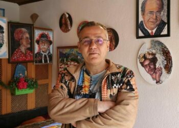 Tarihi semtte çay posasından portakal filesine, her şeyi esere dönüştürüyor