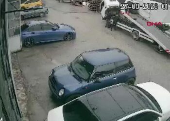 Değiştirilmek istenen akü alev aldı