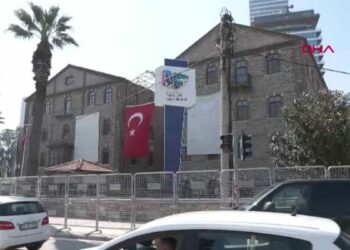 İzmir'de belediyenin Meslek Fabrikası Müdürlüğü olarak kullandığı eski DGM binasında tahliye süreci başladı