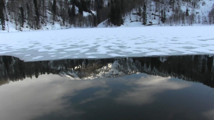 Karagöl buz tuttu