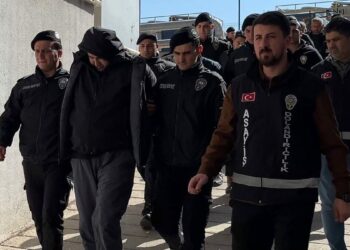 Akademisyen, meslektaşlarını ve esnafı sahte evrakla 521 milyon TL dolandırdı; 12 gözaltı