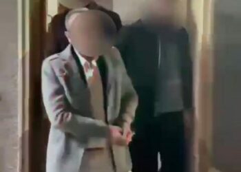 Polis tarafından aranırken sağlıksız ortamda diş polikliniği çalıştırırken yakalandı