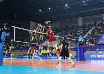 Galatasaray HDI Sigorta, Fenerbahçe Medicana'yı 3-1 mağlup ederek Kupa Voley'de finale yükseldi