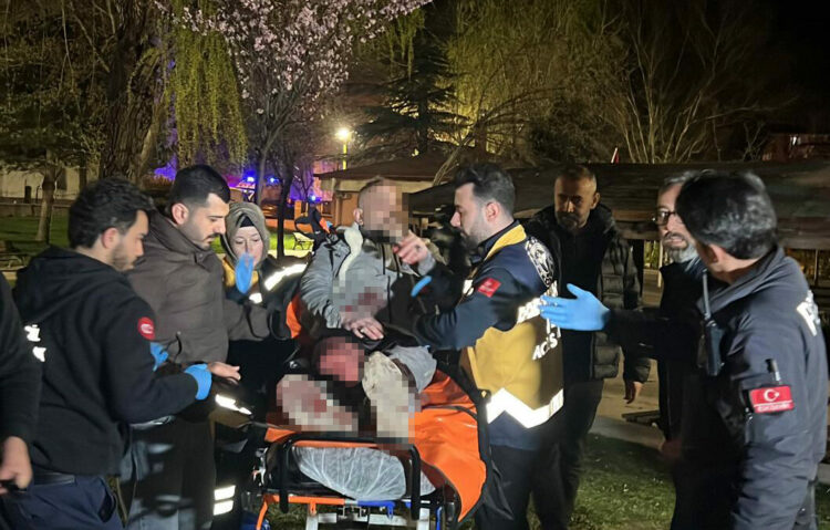 Nevşehir’de parkta bıçaklı kavga: 3 yaralı