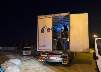Durdurulan TIR’da 18 kaçak göçmen yakalandı
