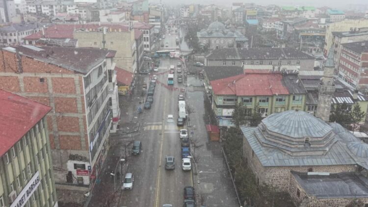 Erzurum'da 'kar' sürprizi
