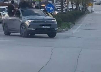 Bursa'da trafiği tehlikeye atan düğün konvoy sürücülerine 660 bin lira ceza