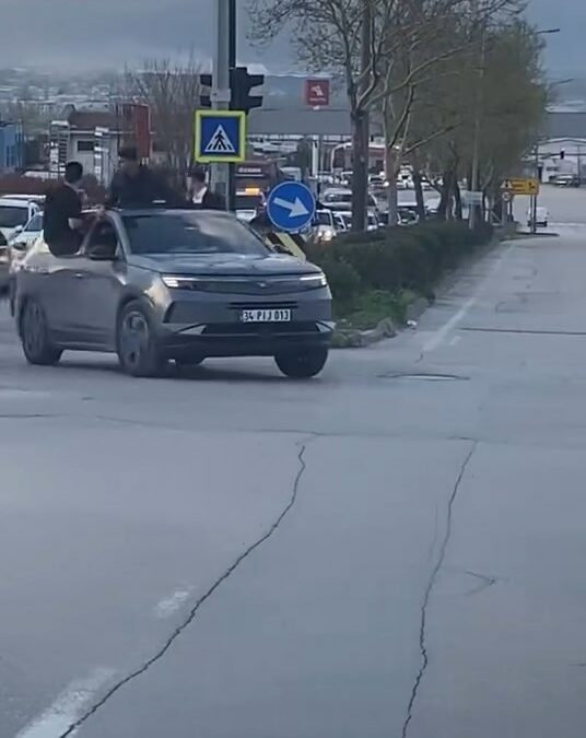 Bursa'da trafiği tehlikeye atan düğün konvoy sürücülerine 660 bin lira ceza