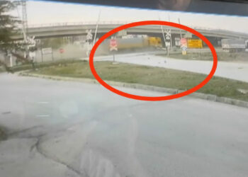 TIR’ın çarptığı otomobilin sürücüsü öldü; kaza kamerada