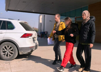'Sevgili' kavgasında birbirini bıçaklayan kızlardan biri adliyede