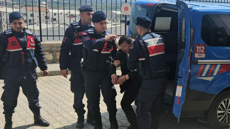 Bursa’da babayla oğlunu öldürüp, diğer oğlunu yaralayan şüpheli adliyede