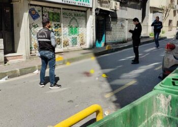 Fatih’te boşanma aşamasındaki çiftin yakınları arasında silahlı kavga: 2 yaralı