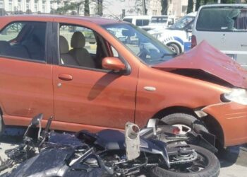 Otomobille çarpışan motosikletin sürücüsü öldü