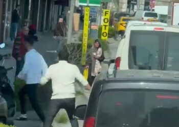 Beyoğlu'nda tartıştığı motosikletliyi bıçaklayan minibüs şoforü kamerada