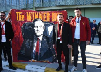 Galatasaray’a İzmir’de coşkulu karşılama