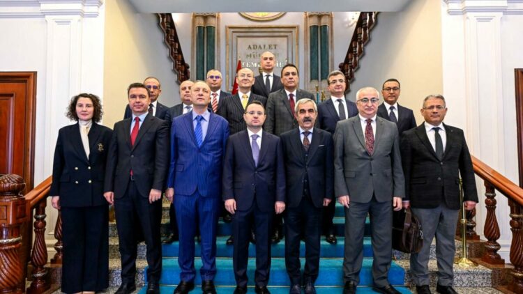 Bakan Gürlek: Yargıda Birlik Derneği, FETÖ ile mücadelede kararlı bir duruş sergiledi