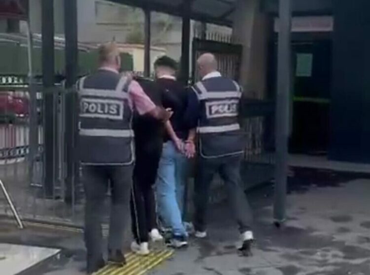 İzmir’de 2 firari hükümlü saklandıkları depoda yakalandı