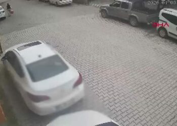 Kendilerini polis olarak tanıtıp vatandaşı dolandıran 3 şüpheli yakalandı