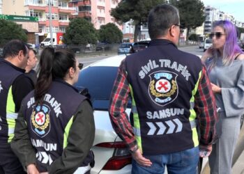 Ceza kesilen korsan taksici, taşıdığı yolcuları suçladı