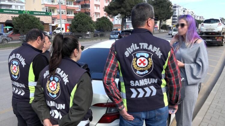 Ceza kesilen korsan taksici, taşıdığı yolcuları suçladı