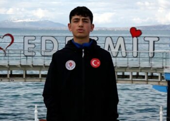 Genç boksör Kurtay Şipal, olimpiyat hayali için Senegal yolcusu