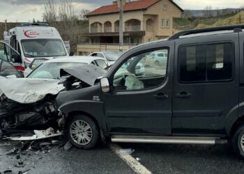 Nevşehir'de hafif ticari araç ile otomobil çarpıştı: 5 yaralı