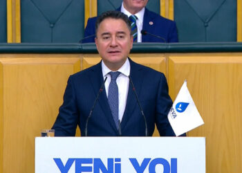 Babacan: Merkez Bankası son 40 günde 49 milyar dolar rezerv sattı