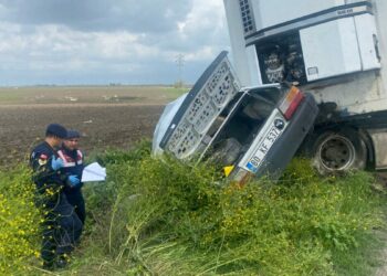 TIR ile kafa kafaya çarpışan otomobilin sürücüsü öldü