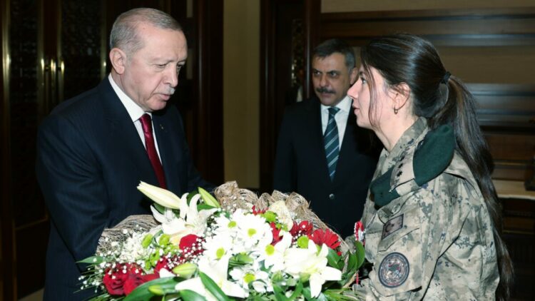 Cumhurbaşkanı Erdoğan, Bakan Çiftçi ve polisleri kabul etti