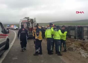 Aksaray'da tur otobüsü devrildi: 20 yaralı
