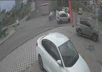 İki cipin çarpıştığı kaza kamerada: 7 yaralı
