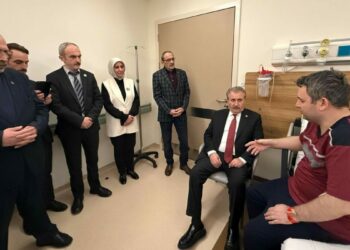 Destici, kaza geçiren Kaymakam Kurt’u hastanede ziyaret etti
