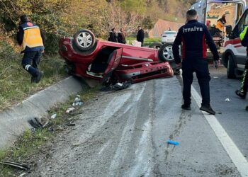 Ormancıları taşıyan otomobil takla attı: 3 yaralı