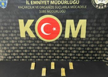 Motosiklet sürücüsünün sırt çantasından 8 kilo kaçak saf altın çıktı