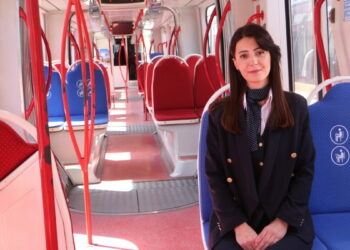 Diş teknikerliğini bıraktı, hayallerinin peşinden gidip vatman oldu