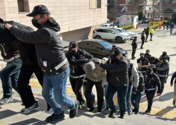 Eskişehir merkezli uyuşturucu operasyonu; 20 gözaltı