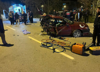 Antalya'da otomobiller çarpıştı: 1 ölü, 5 yaralı