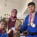 Annelerinin antrenmana götürmek için ehliyet aldığı judocu kardeşler, şampiyon oldu