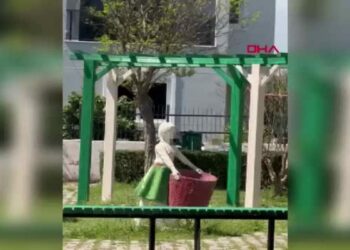 Parktan çalınan bank bulunup, yerine monte edildi